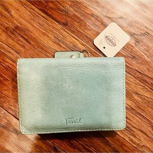 NEW fossil wallet